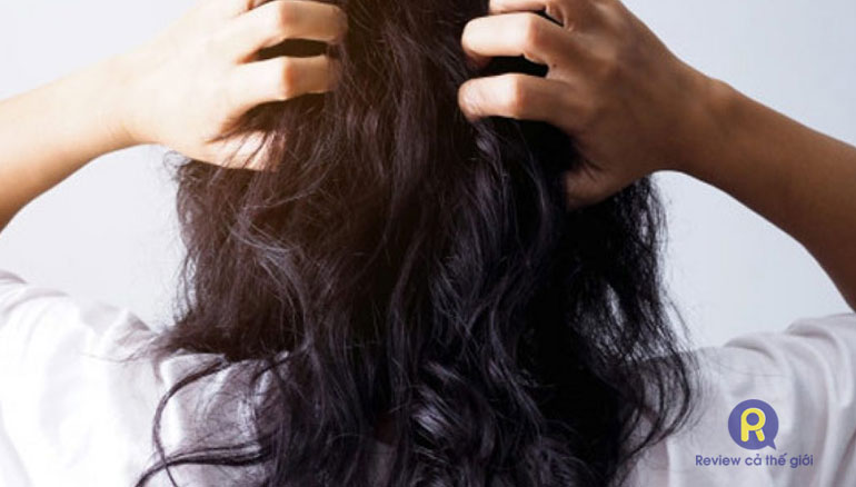 Nhuộm kém chất lượng khiến tóc không đều màu, xơ rối